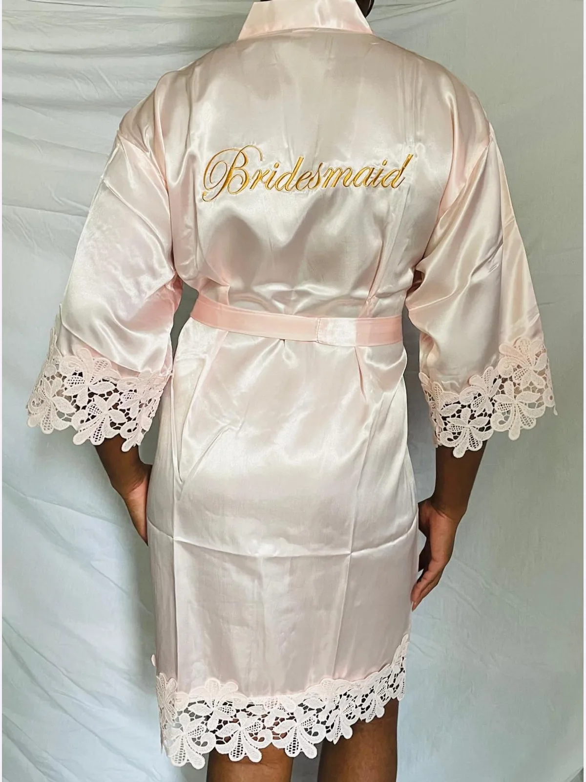 Peignoir Satin “Bridesmaid” – Rose Poudré & Dentelle